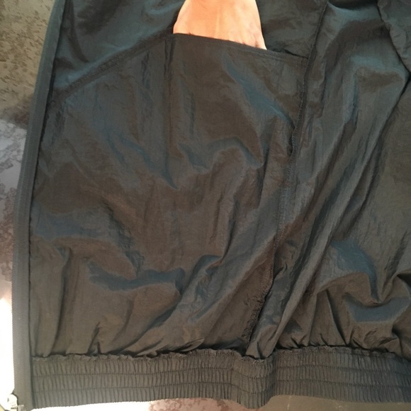 New Balance Black Oversized Lightweight Nylon Jacket - Picture 5 of 11